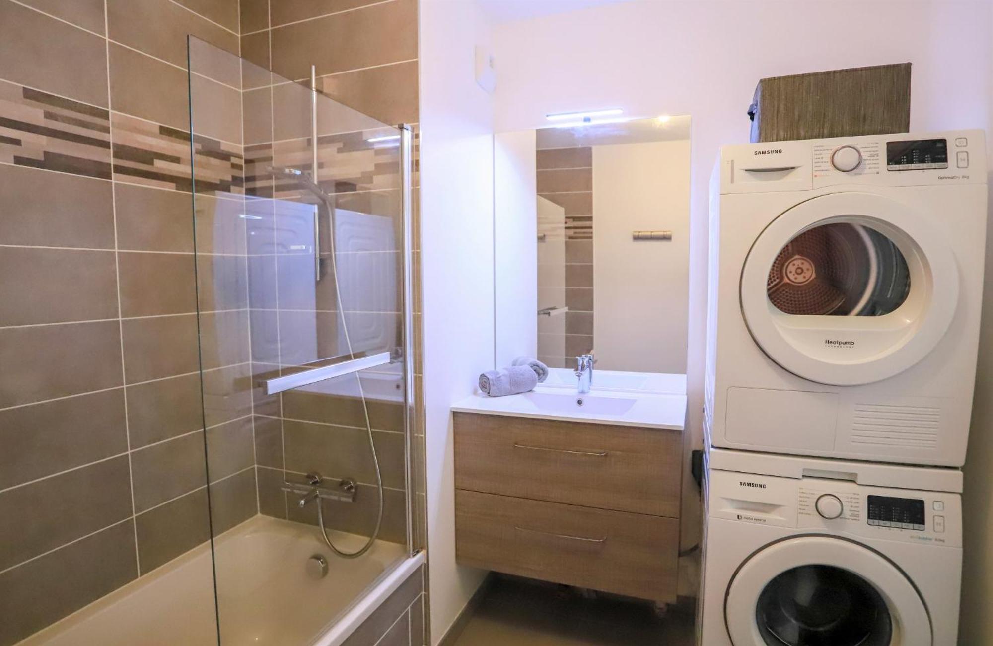 Le Bleu Du 3 Etoiles - Secteur Recherche, Calme & Familiale, A 300m Du & De La Vieille Ville, Garage Prive Apartment